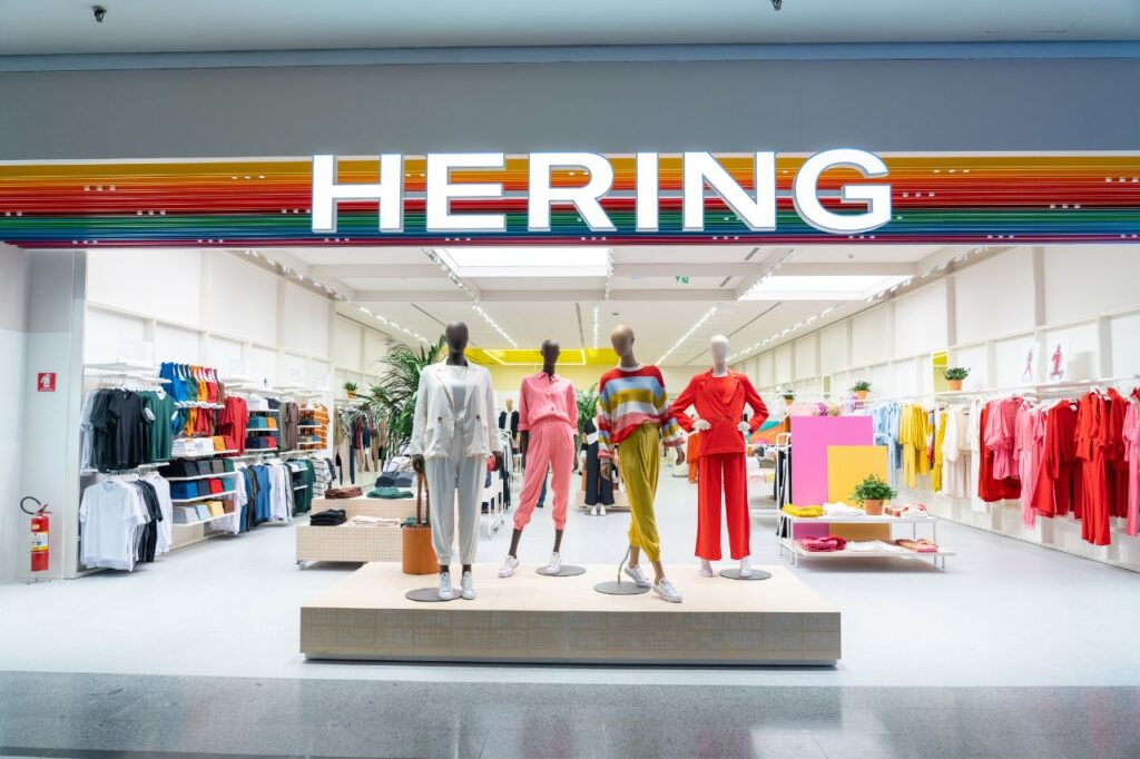 Hering inaugura Megaloja Bossa no Shopping ABC