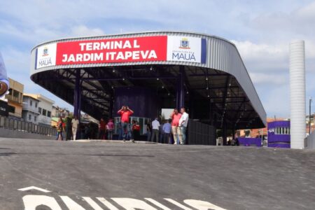 Prefeito Marcelo Oliveira entrega Terminal Itapeva reformado