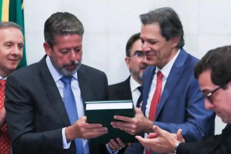 Regulamentação da reforma tributária prevê alíquota média de 26,5%