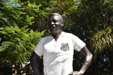 Santo André homenageia Pelé com monumento no Parque Ipiranguinha