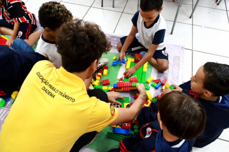 Maio Amarelo debate mobilidade urbana nas escolas de Diadema