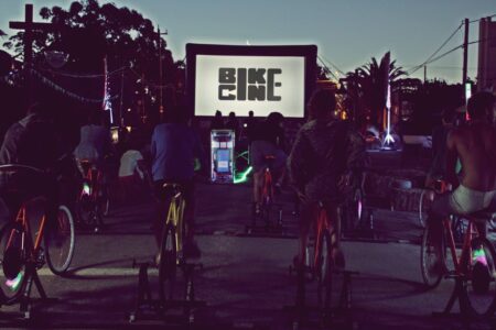 BikeCine em Diadema oferece cinema ao ar livre e com energia limpa