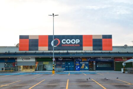 COOP doa 1 tonelada de alimentos para socorro às vítimas das chuvas no RS