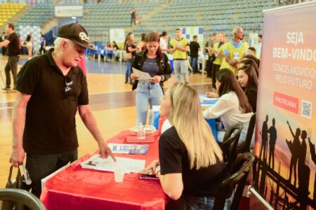 Feirão de Emprego do Dia do Trabalhador atrai 2.500 pessoas em São Bernardo