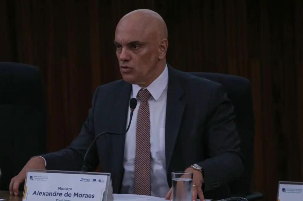 Moraes suspende lei municipal que proibia linguagem neutra nas escolas