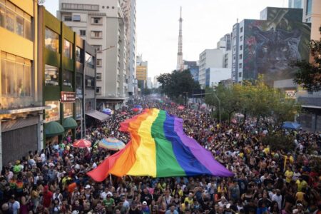 28ª Parada do Orgulho LGBT+ de São Paulo de 2024 une multidão em celebração à diversidade e acessibilidade