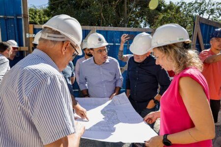 Auricchio vistoria obras de construção do CEEC (Centro Educacional, Esportivo e Cultural) do Bairro Mauá