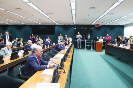 CCJ aprova incluir na Constituição criminalização do porte de drogas