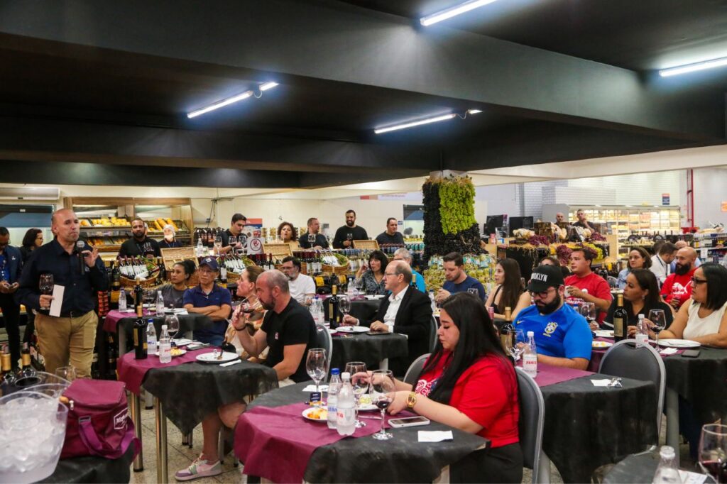 COOP reúne apreciadores de vinho em evento de CRM