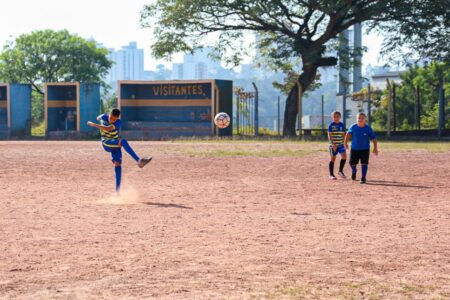 Campo de futebol do DER em São Bernardo recebe R$ 2,7 milhões para revitalização completa