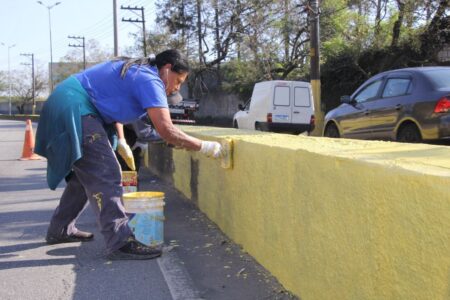 Com pintura de mureta, Prefeitura reforça segurança na Avenida Humberto de Campos