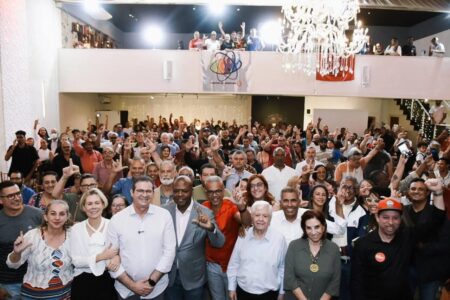 Luiz Fernando apresenta Plano de Governo com apoio de ministros