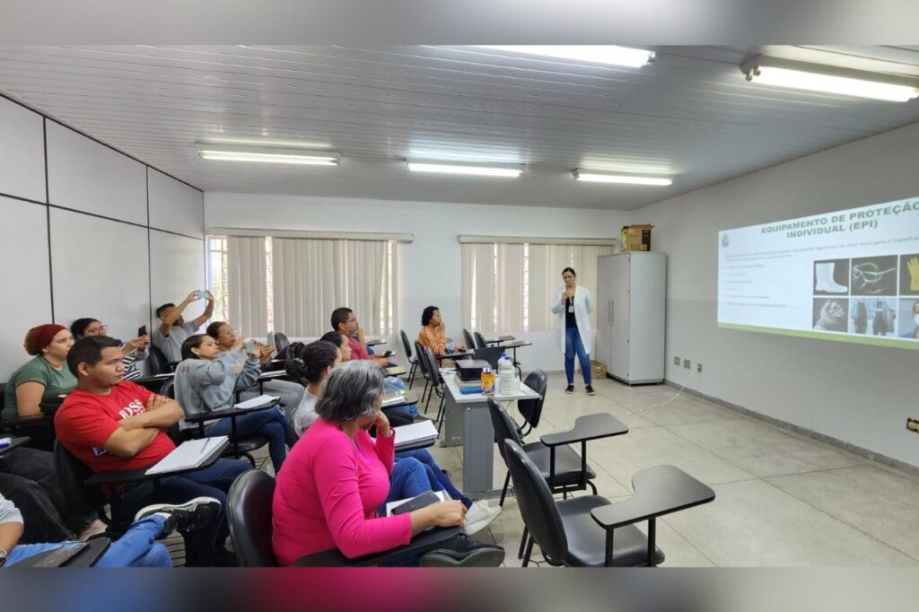 Prefeitura de Diadema realiza formação para grupo de imigrantes