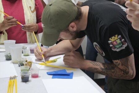 Prefeitura de Ribeirão Pires promove oficina de tintas naturais para educadores