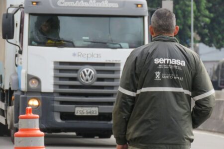 Semasa intensifica aferições de fumaça preta em veículos da frota circulante do município