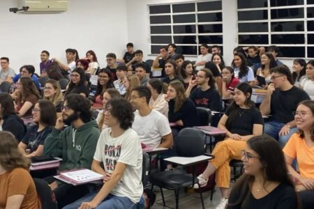 Singular Anglo tem matrículas abertas para curso pré-vestibular de agosto