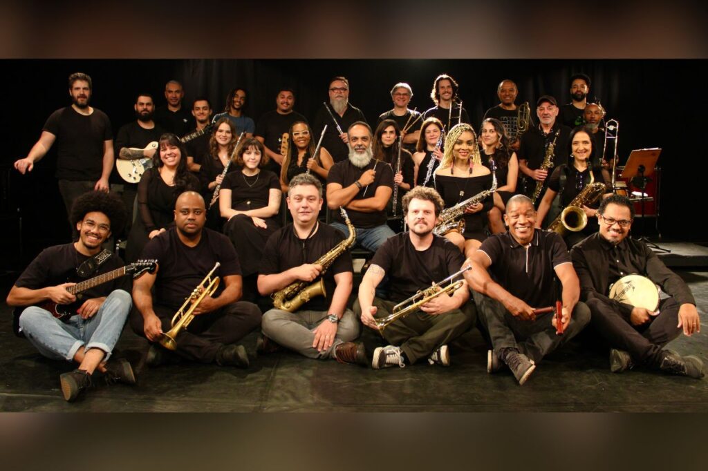 Big Band Salada Mista se apresenta com Pedro Pupak em show musical no Teatro Santos Dumont