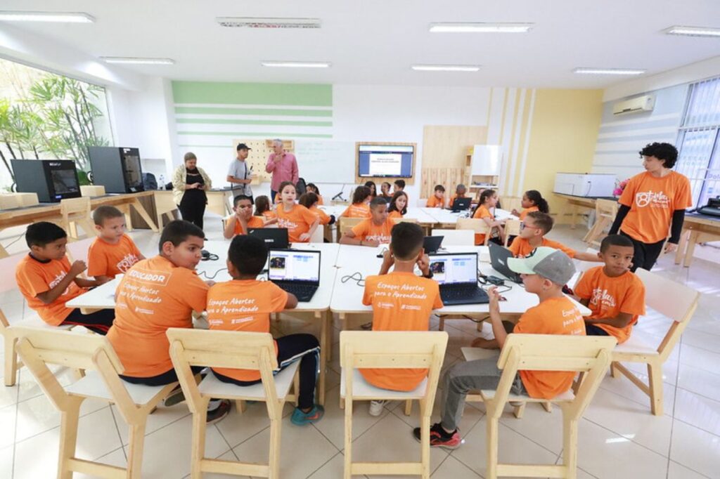 Diadema inaugura sala para aprendizado de robótica