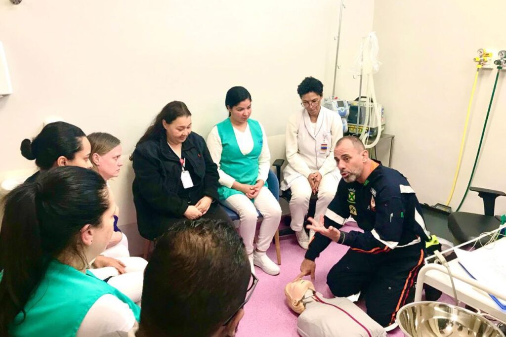 Equipe do AME Santo André é treinada sobre ressuscitação cardiopulmonar