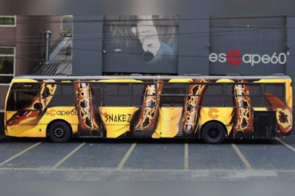 Escape 60' Bus no Catarina Fashion Outlet: enigmas e muita adrenalina em uma aventura sobre rodas