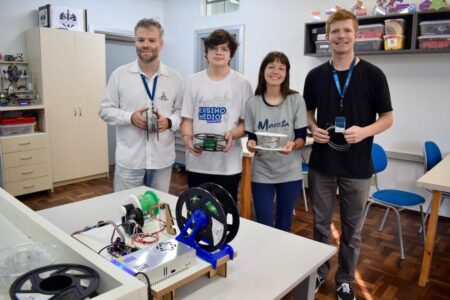 Estudantes desenvolvem projeto que transforma garrafa PET em filamentos para impressora 3D