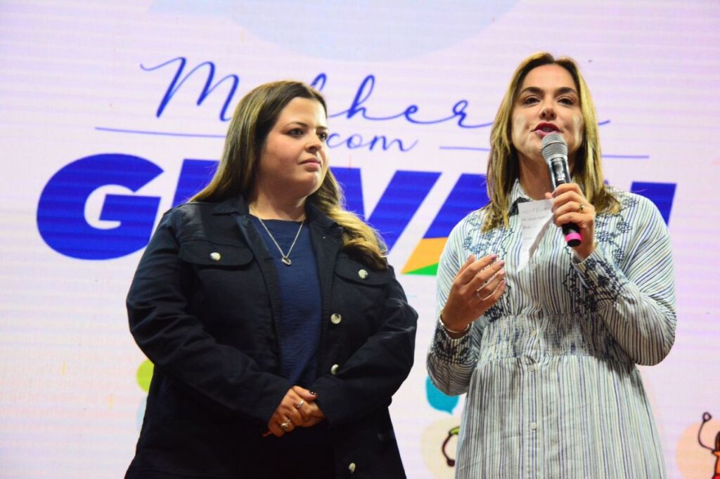 Gilvan e Ana Carolina Serra fazem reunião com 800 mulheres e coletam contribuições para o plano de governo