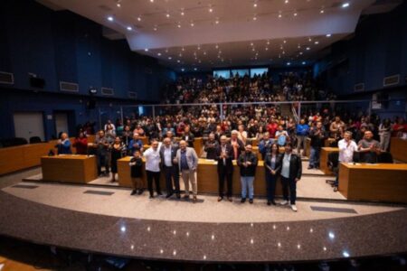 Marcelo Lima e vereador Gordo da Adega homenageiam Vila São Pedro em sessão solene