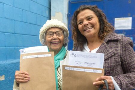 Prefeitura de São Bernardo entrega mais 345 escrituras a moradores do Silvina Audi