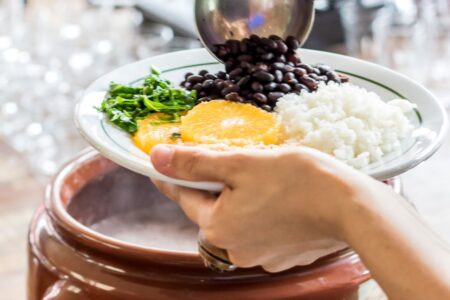 Santo André ganha buffet completo de feijoada por 69 reais