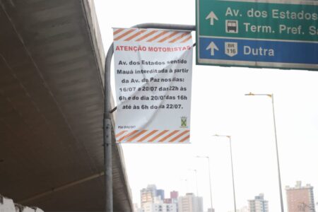 Santo André interdita trecho da Avenida dos Estados para içamento de vigas de novos viadutos