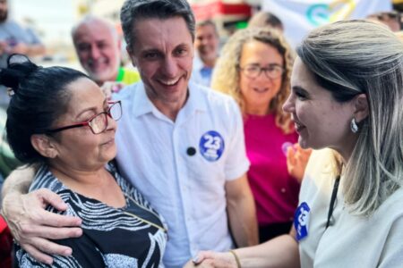 Alex Manente faz caminhada no bairro Taboão e apresenta ações para fortalecer o comércio local