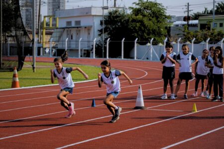 Alunos de escola municipal de São Caetano vivenciam atletismo no Centro de Treinamento Esportivo Mario Chekin