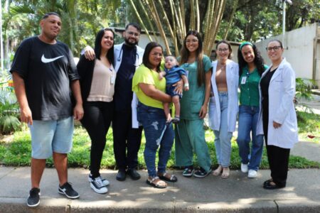 Bebê de 1 ano e 7 meses tem alta pela primeira vez do Hospital Guilherme Álvaro
