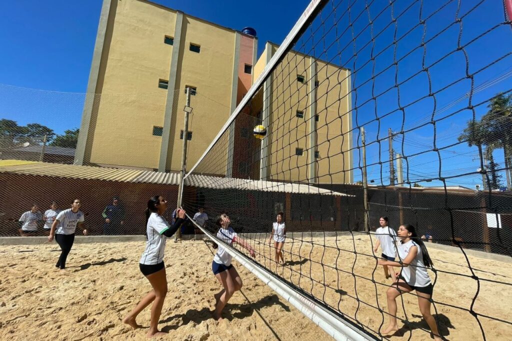 Festival Estudantil do Futuro abre disputas com jogos de vôlei de praia