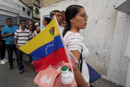 Justiça da Venezuela chama partidos para periciar resultado de eleição