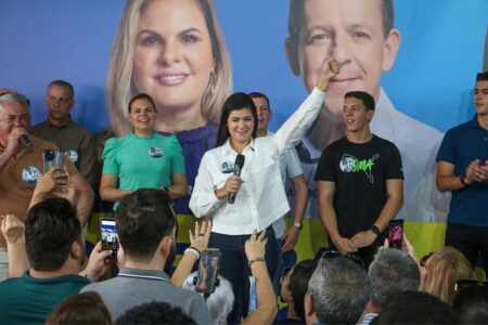 Na presença de 1.000 pessoas, Flávia Morando inaugura comitê de campanha