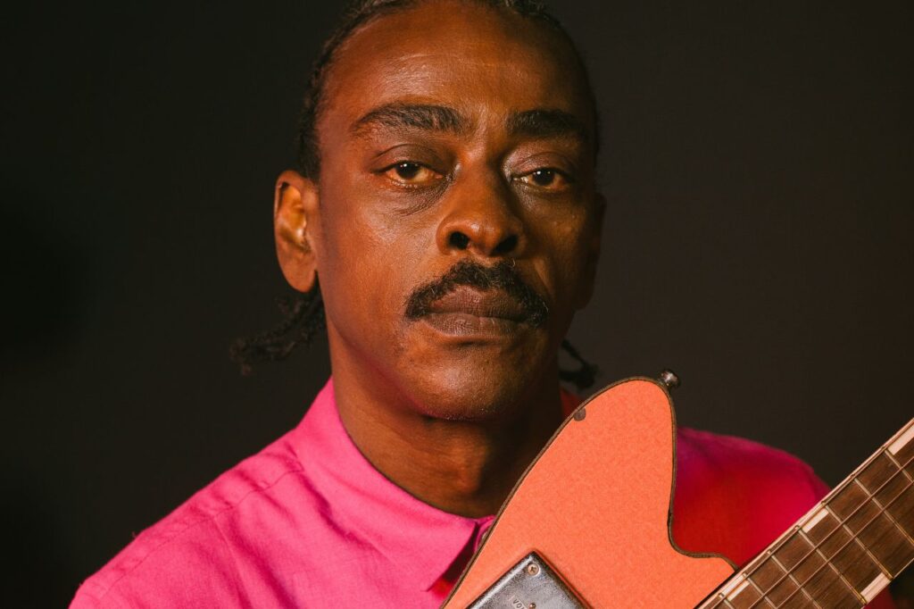Seu Jorge lança o Podcast $EM GLAMOUR ao lado de Roberta Rodrigues e Shirley Cruz