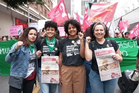 Amanda Bispo e Julia Cachos mobilizam apoio à legalização do aborto e combate violência