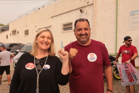 Bete Siraque e Marcelo Oliveira visitam a unidade de Mauá da Magneti Marelli