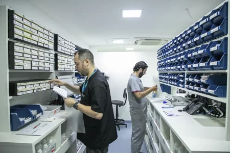 Central de Abastecimento Farmacêutico do Complexo Hospitalar de Clínicas ganha novo espaço