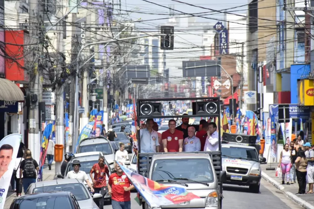 Com Haddad ao lado, Luiz Fernando (PT) intensifica campanha em São Bernardo com carreata e passeio de moto