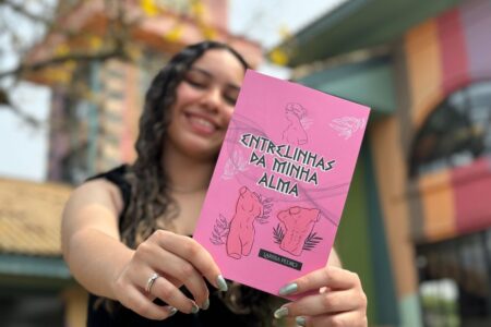 Com lançamento na FLIRP, livro de jovem escritora de Ribeirão Pires fala das fases de um relacionamento