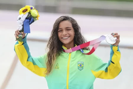 Com virada no fim, Rayssa Leal é bicampeã mundial de skate street