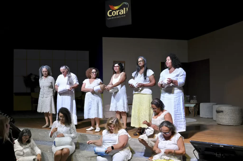 Coral anuncia no MASP as paletas de cores para 2025 ao lado de CLEO, Alexandre Salles e Rendeiras da Aldeia 2 Coral anuncia no MASP as paletas de cores para 2025 ao lado de CLEO, Alexandre Salles e Rendeiras da Aldeia