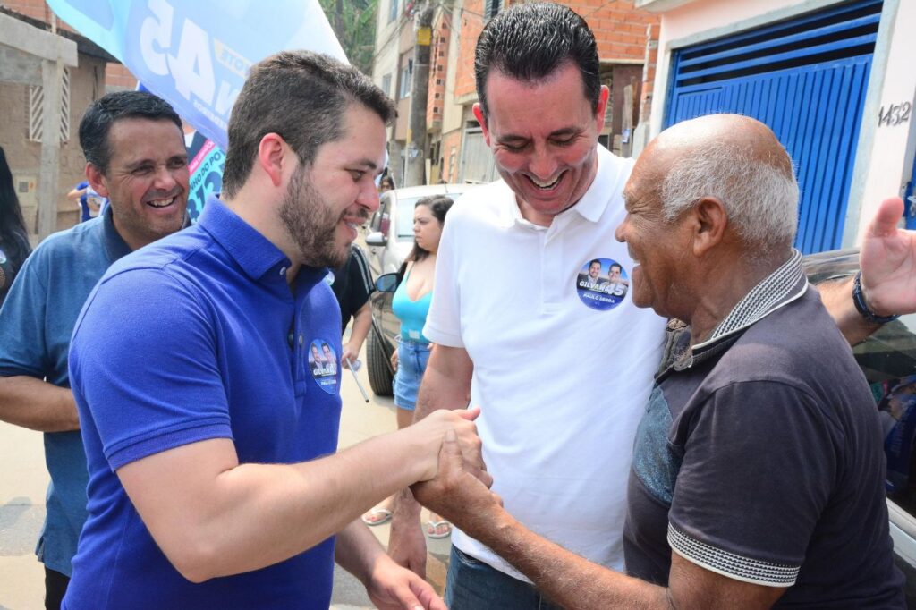 Gilvan visita o Jardim Santo André e garante continuidade de melhorias na região