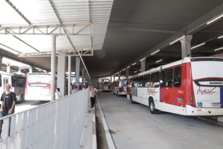 Obras da Nova Estação provocam bloqueio na calçada do Viaduto Papa João Paulo II