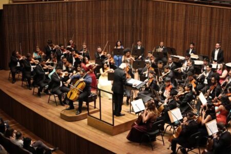 Orquestra-Sinfonica-Heliopolis-maestro-Isaac-Karabtchevsky-e-o-violoncelista-Rafael-Cesario-em-concerto