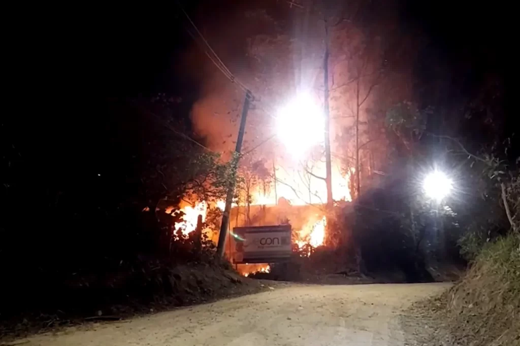 Santo André e São Bernardo se unem em combate a incêndio em área de mata do Parque Natural do Pedroso