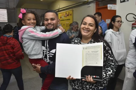 Santo André entrega 133 matrículas para moradores do Núcleo Dominicanos