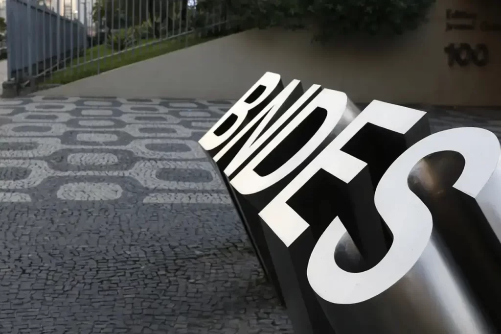 BNDES e banco dos EUA assinam acordo para investimentos no Brasil